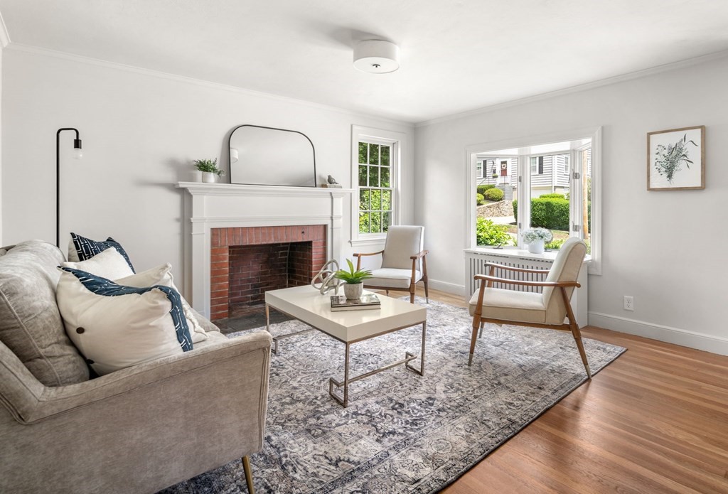 10 Roland St