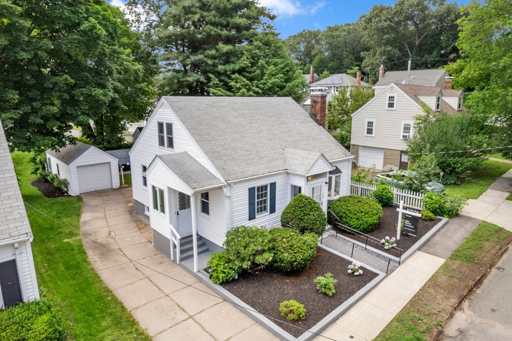 10 Roland St