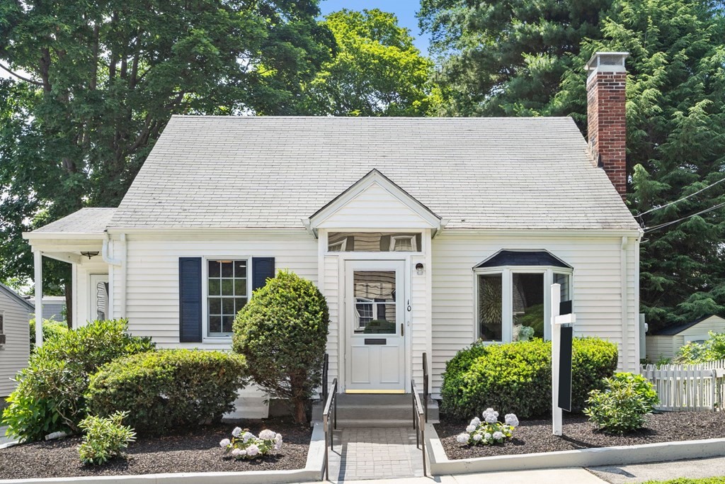 10 Roland St