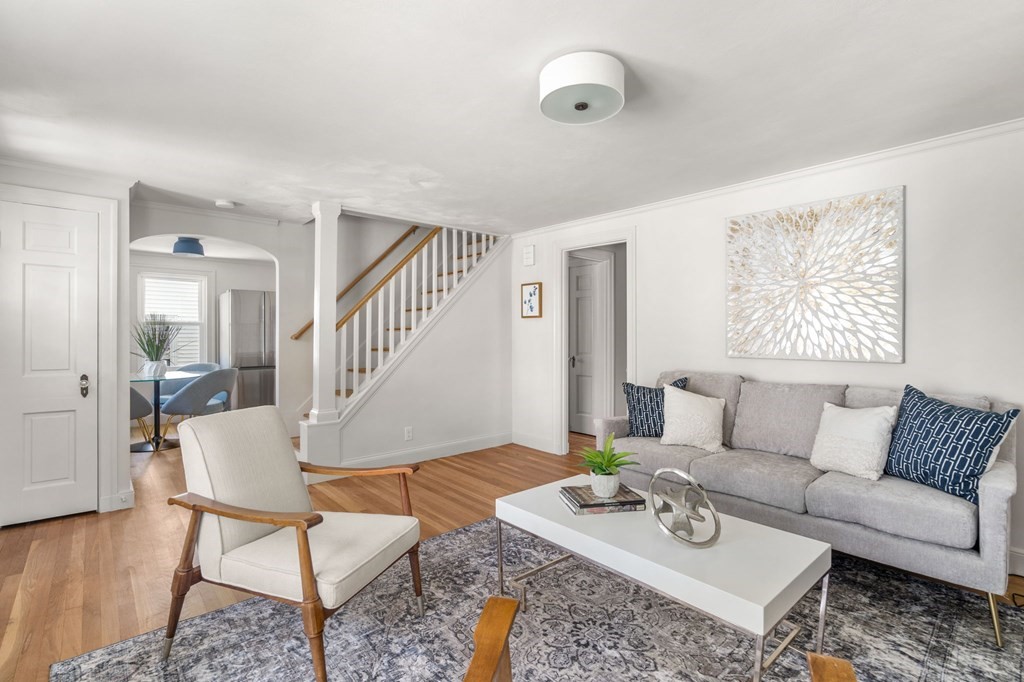 10 Roland St