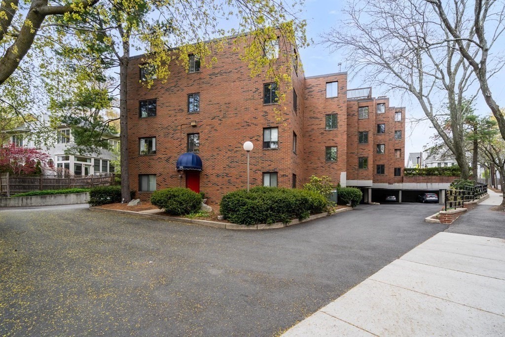 44 Concord Ave # 103