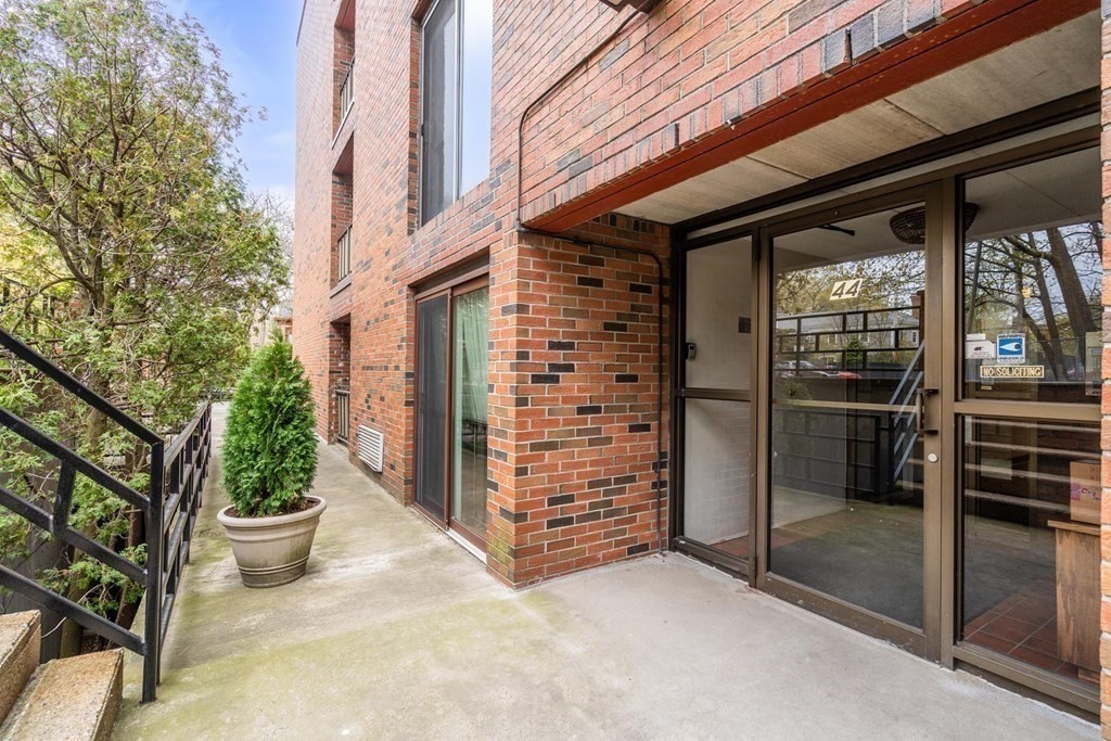 44 Concord Ave # 103