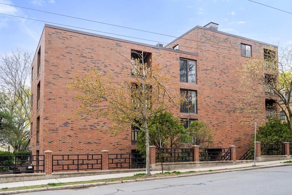 44 Concord Ave # 103