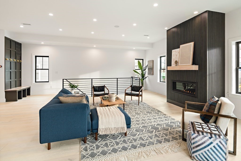 19 Woodbine St # 19