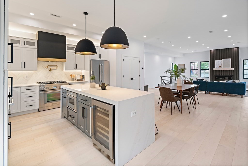 19 Woodbine St # 19