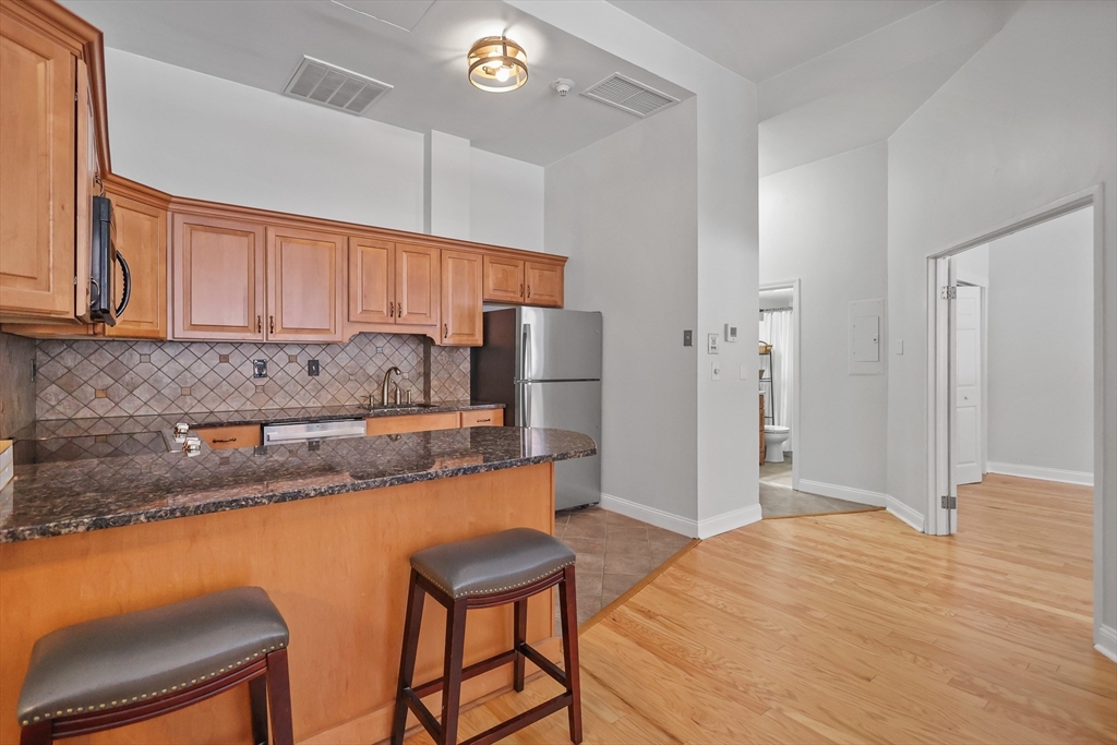 48 Forest St # 102