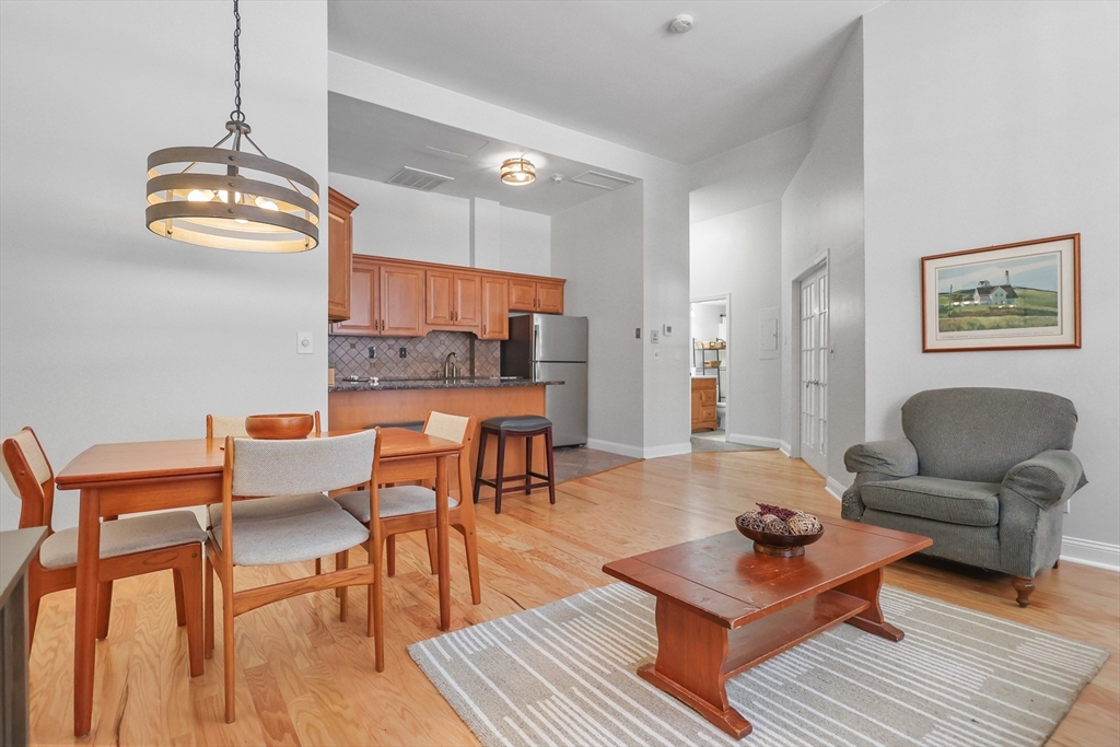 48 Forest St # 102