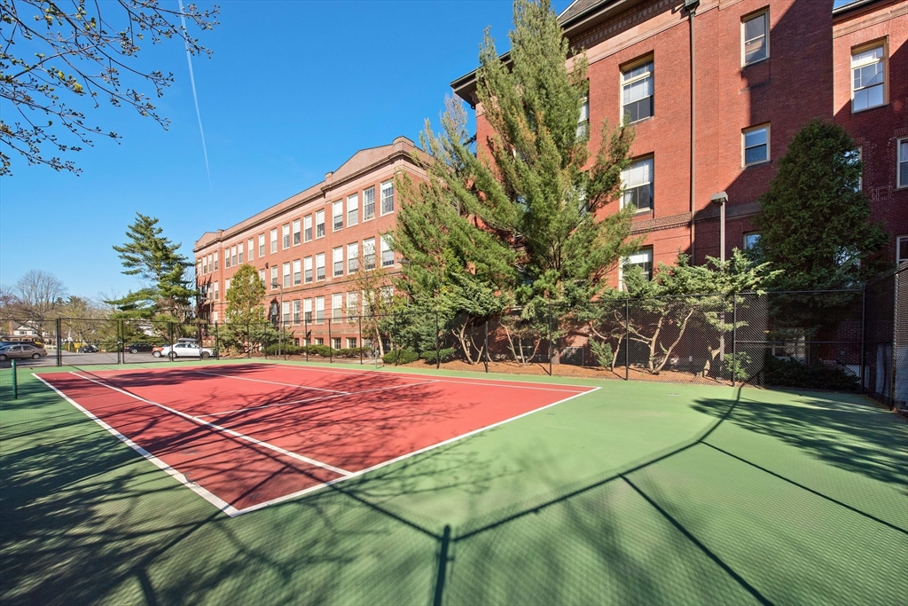 48 Forest St # 102