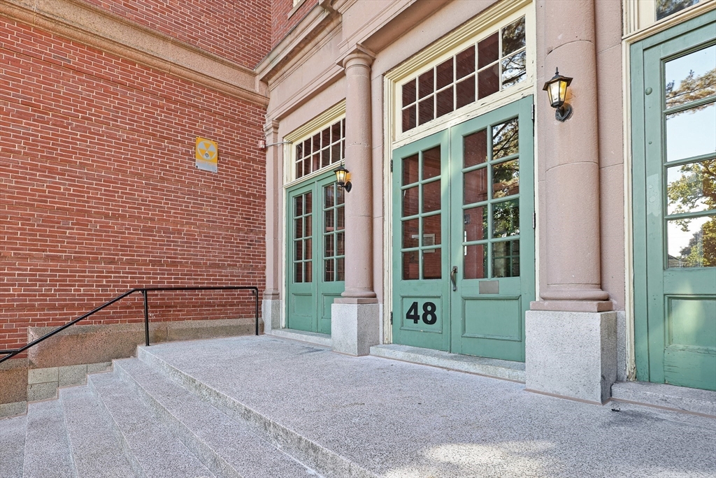 48 Forest St # 102