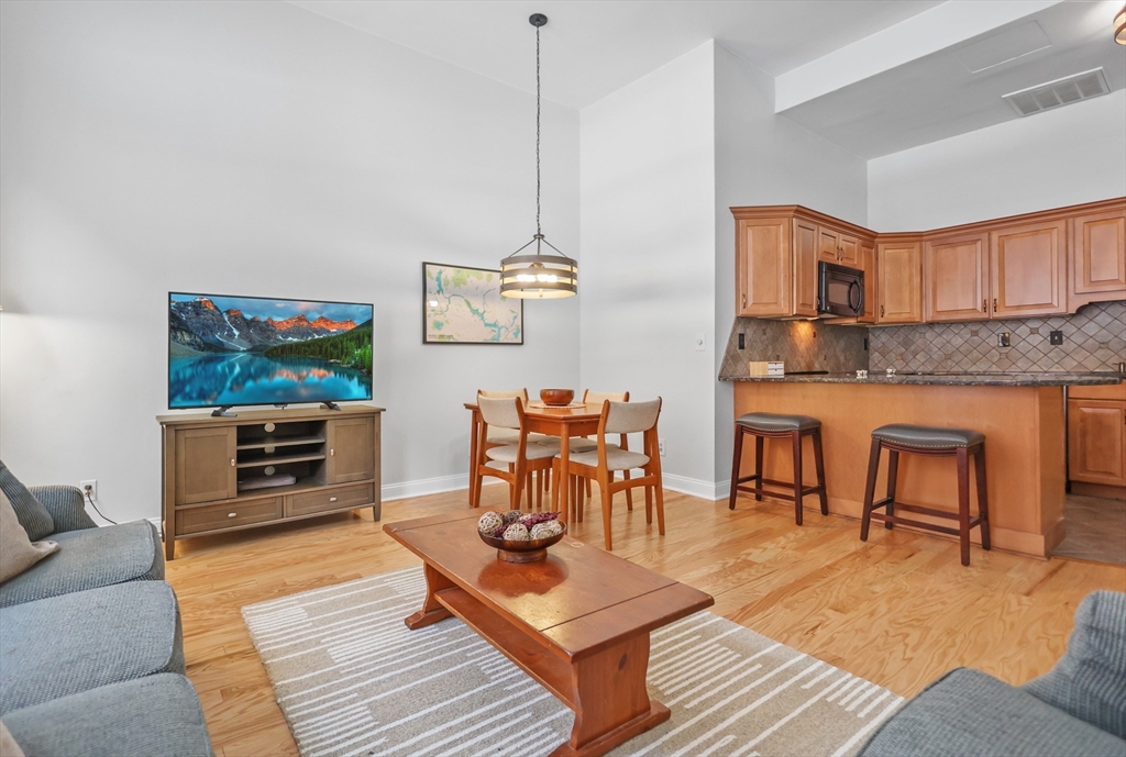 48 Forest St # 102