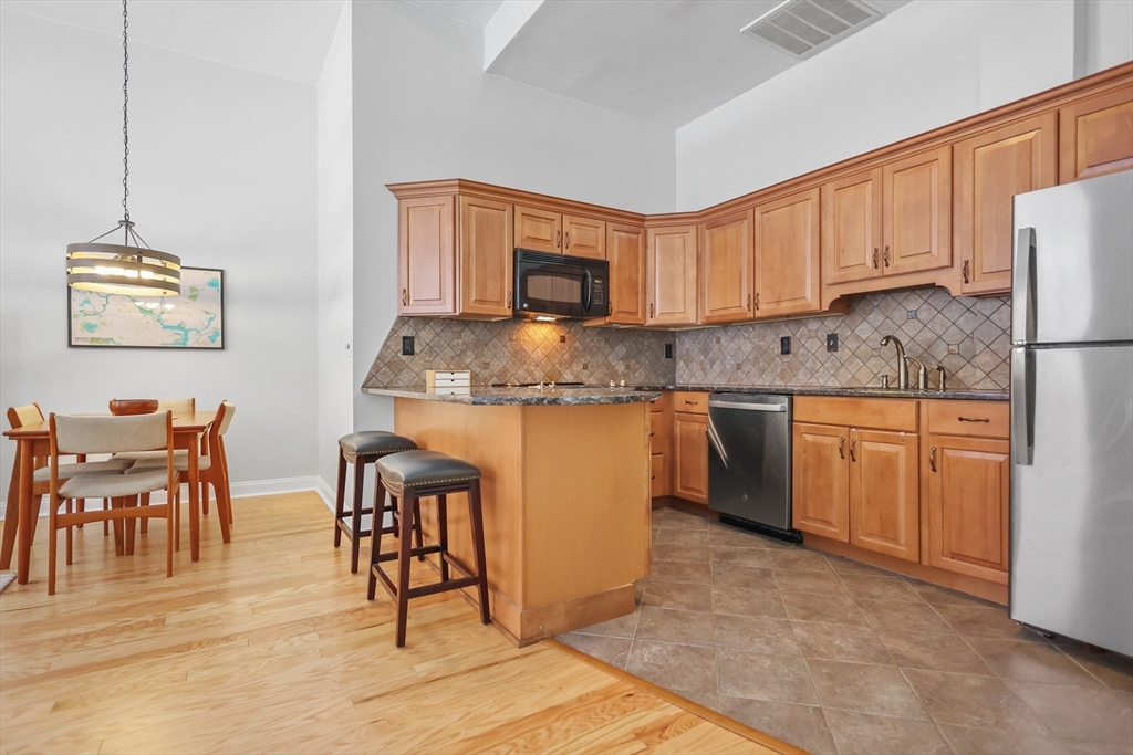 48 Forest St # 102