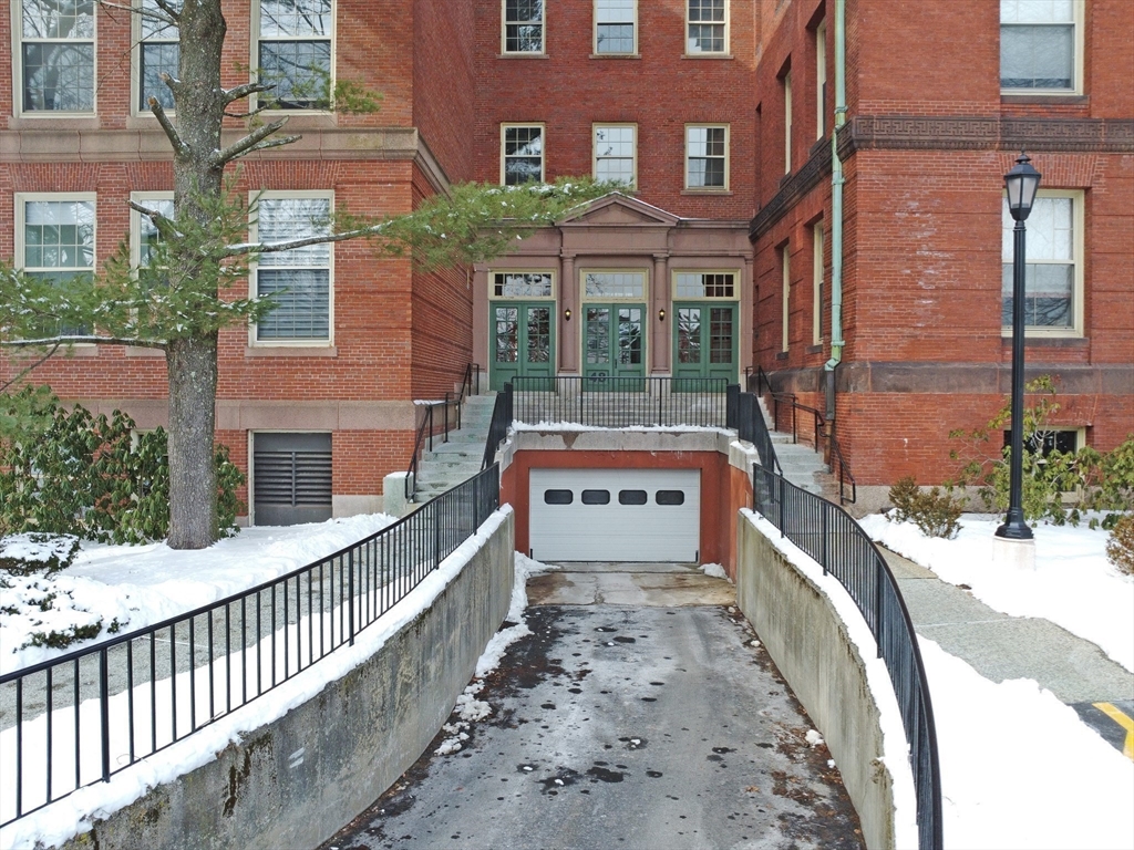 48 Forest St # 102