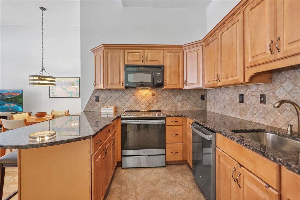48 Forest St # 102