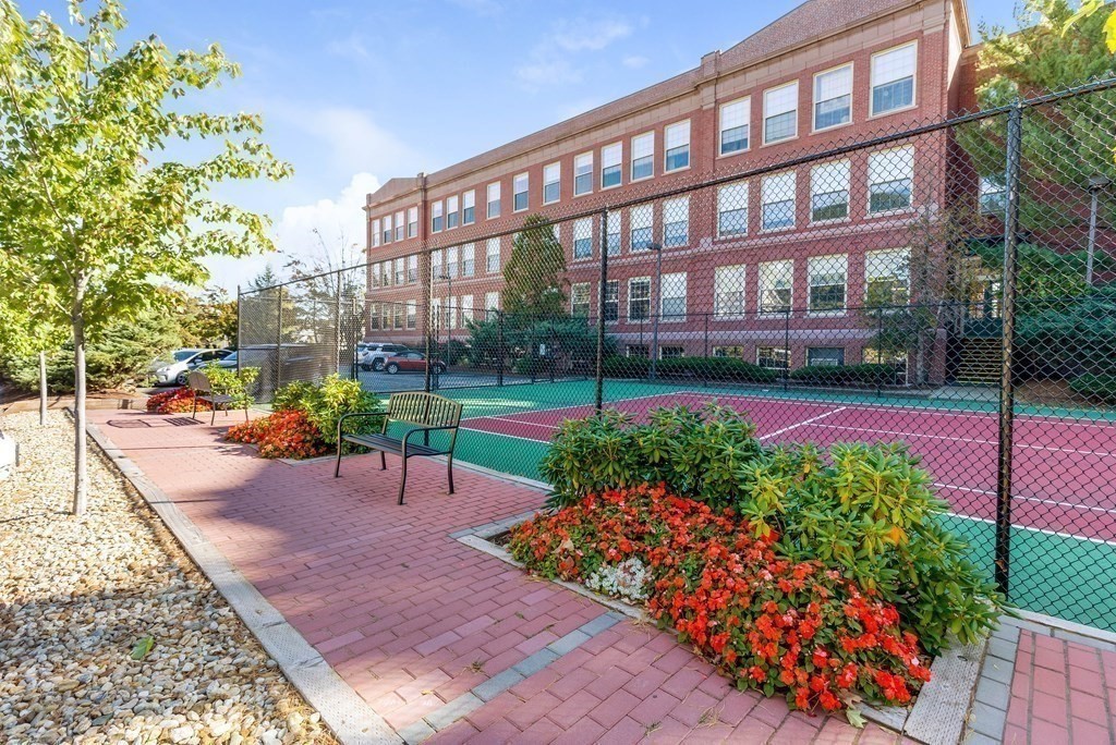 48 Forest St # 102