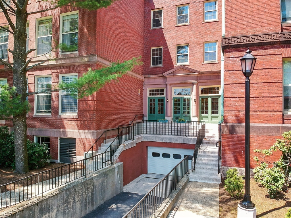48 Forest St # 102