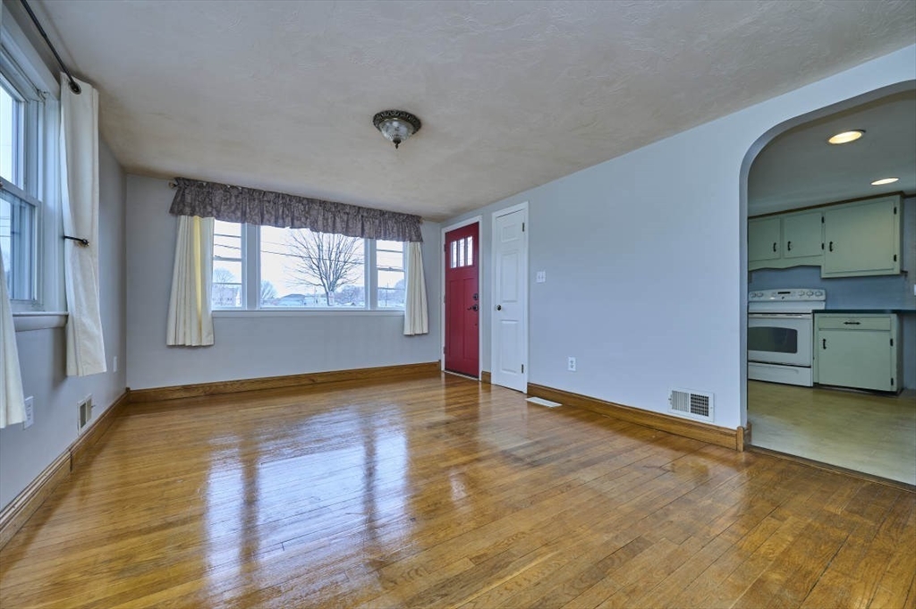 12 Shore Rd