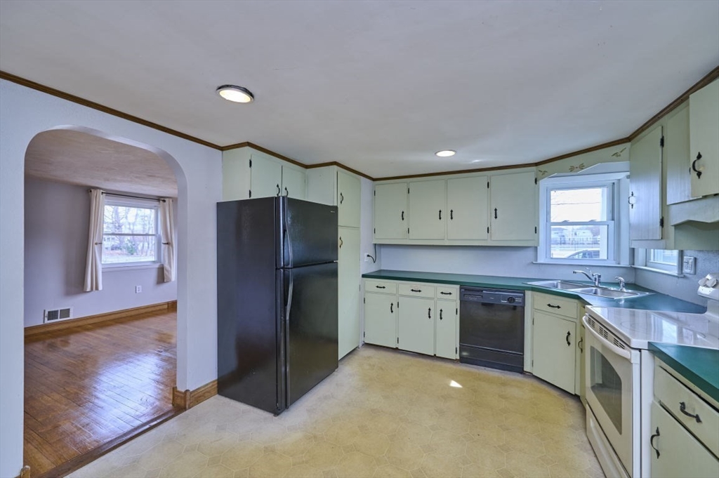 12 Shore Rd