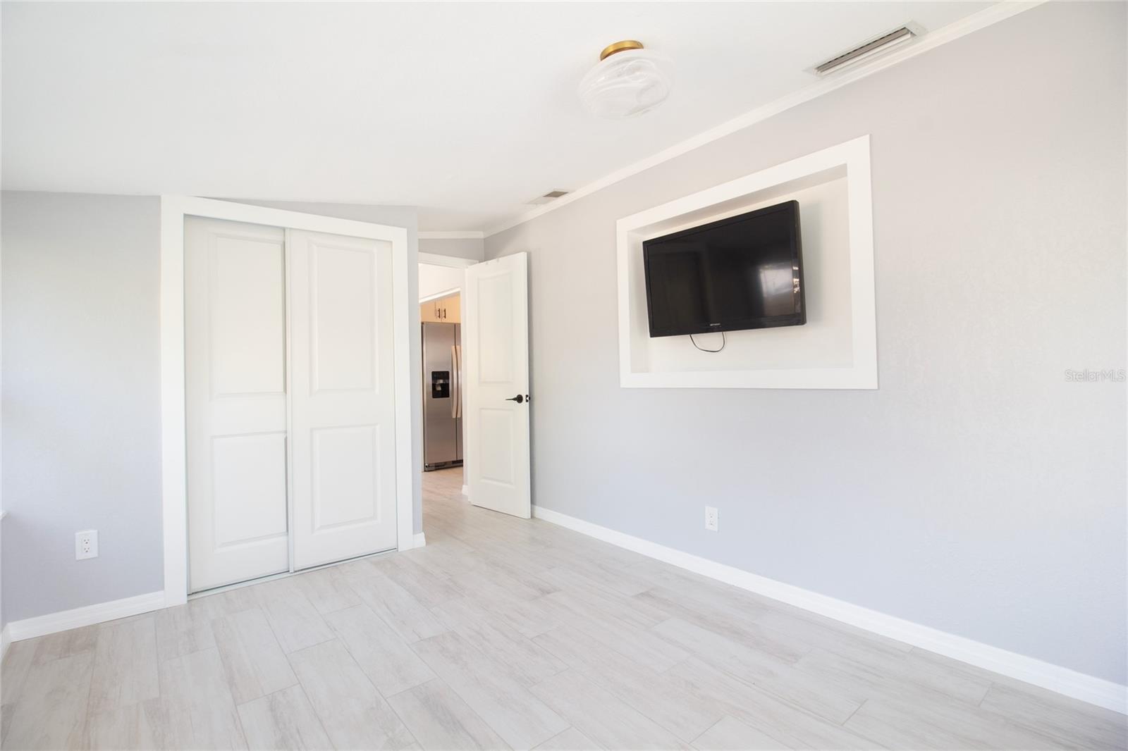 1835 MICHIGAN AVE NE