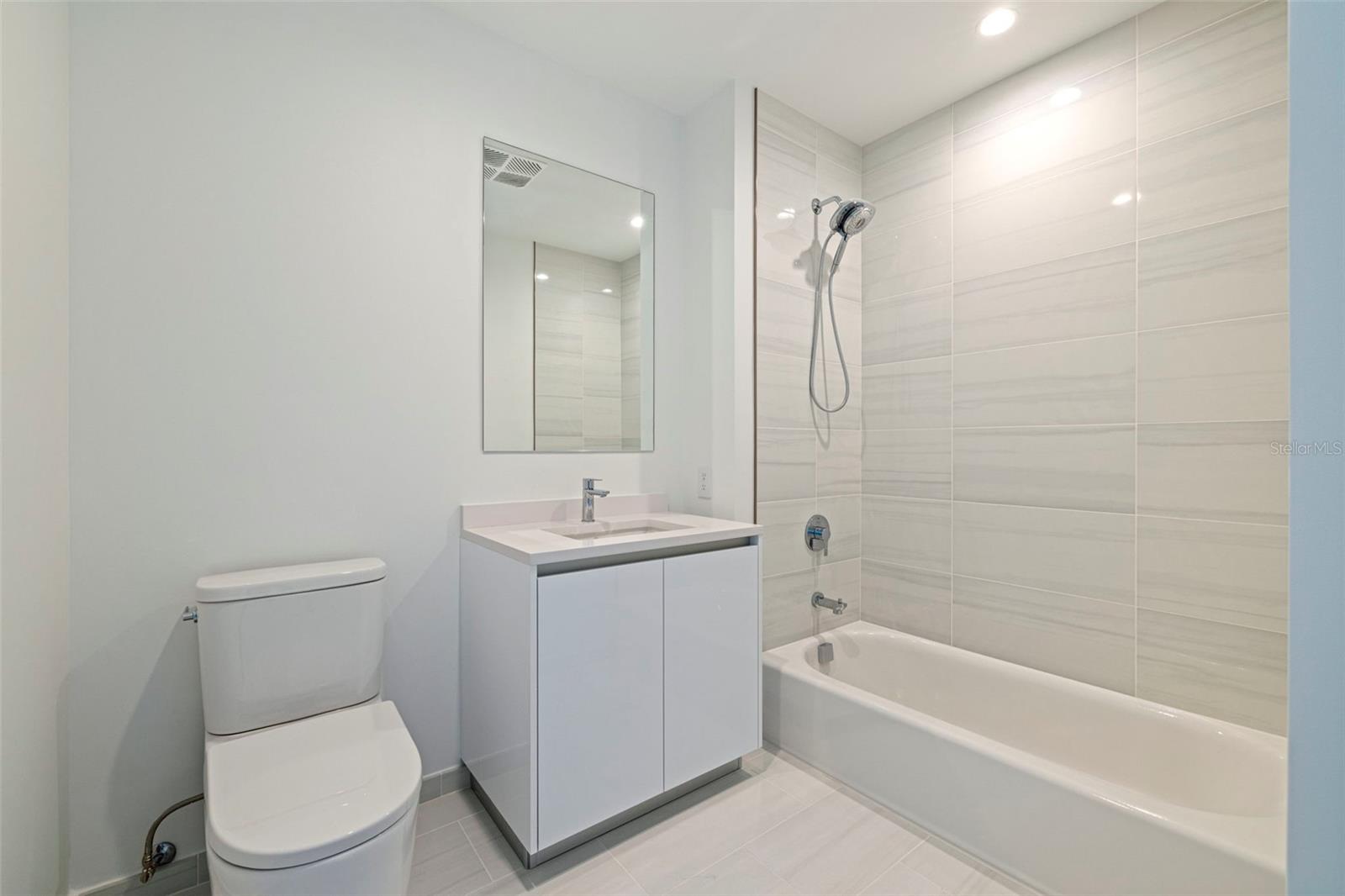 400 CENTRAL AVE #3906