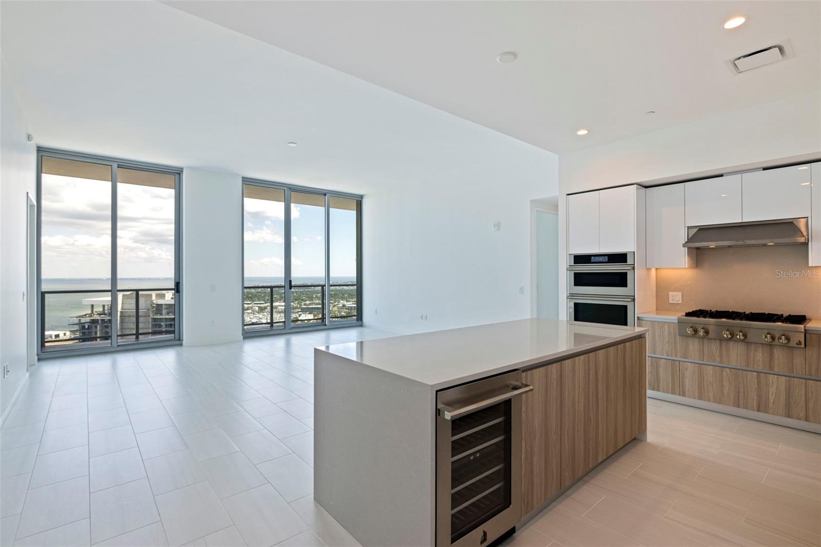 400 CENTRAL AVE #3906