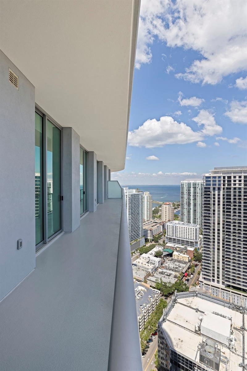 400 CENTRAL AVE #3906
