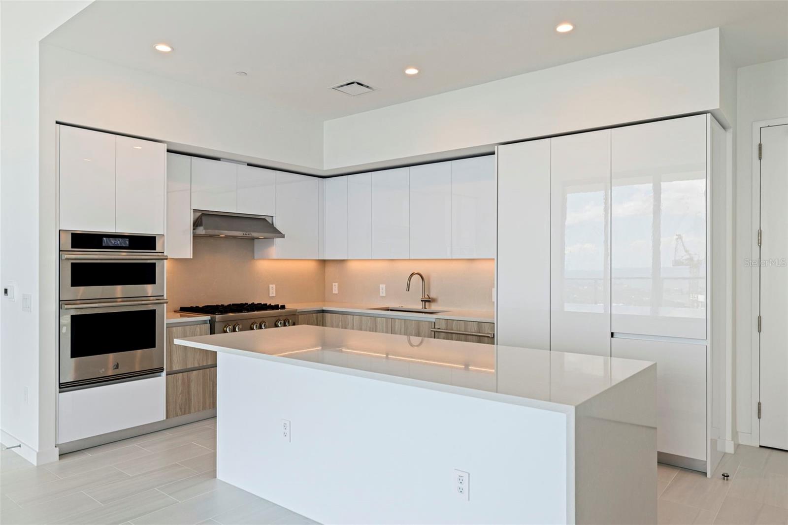 400 CENTRAL AVE #3906
