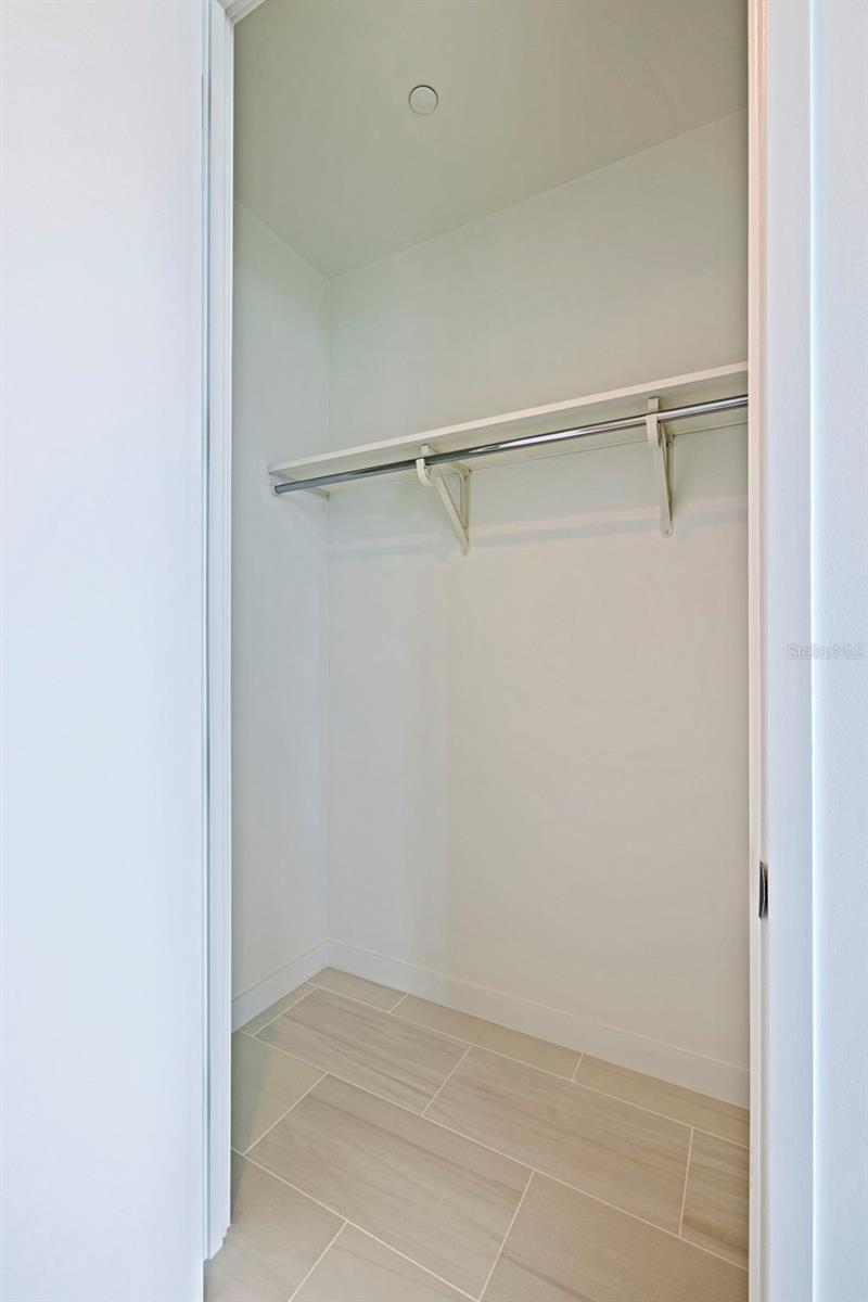 400 CENTRAL AVE #3906
