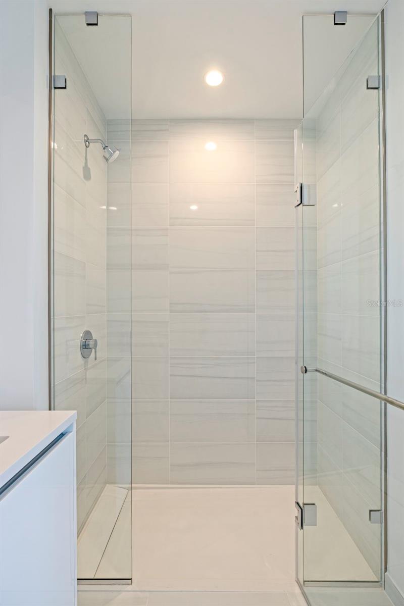 400 CENTRAL AVE #3906