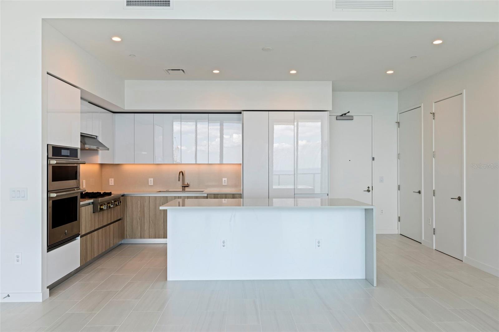 400 CENTRAL AVE #3906