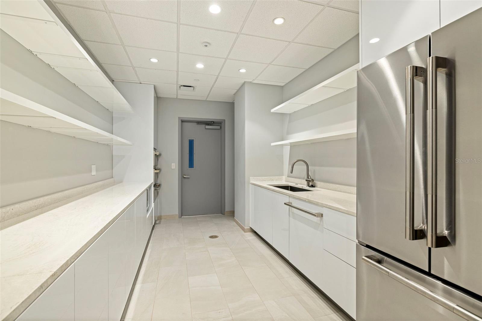 400 CENTRAL AVE #3906
