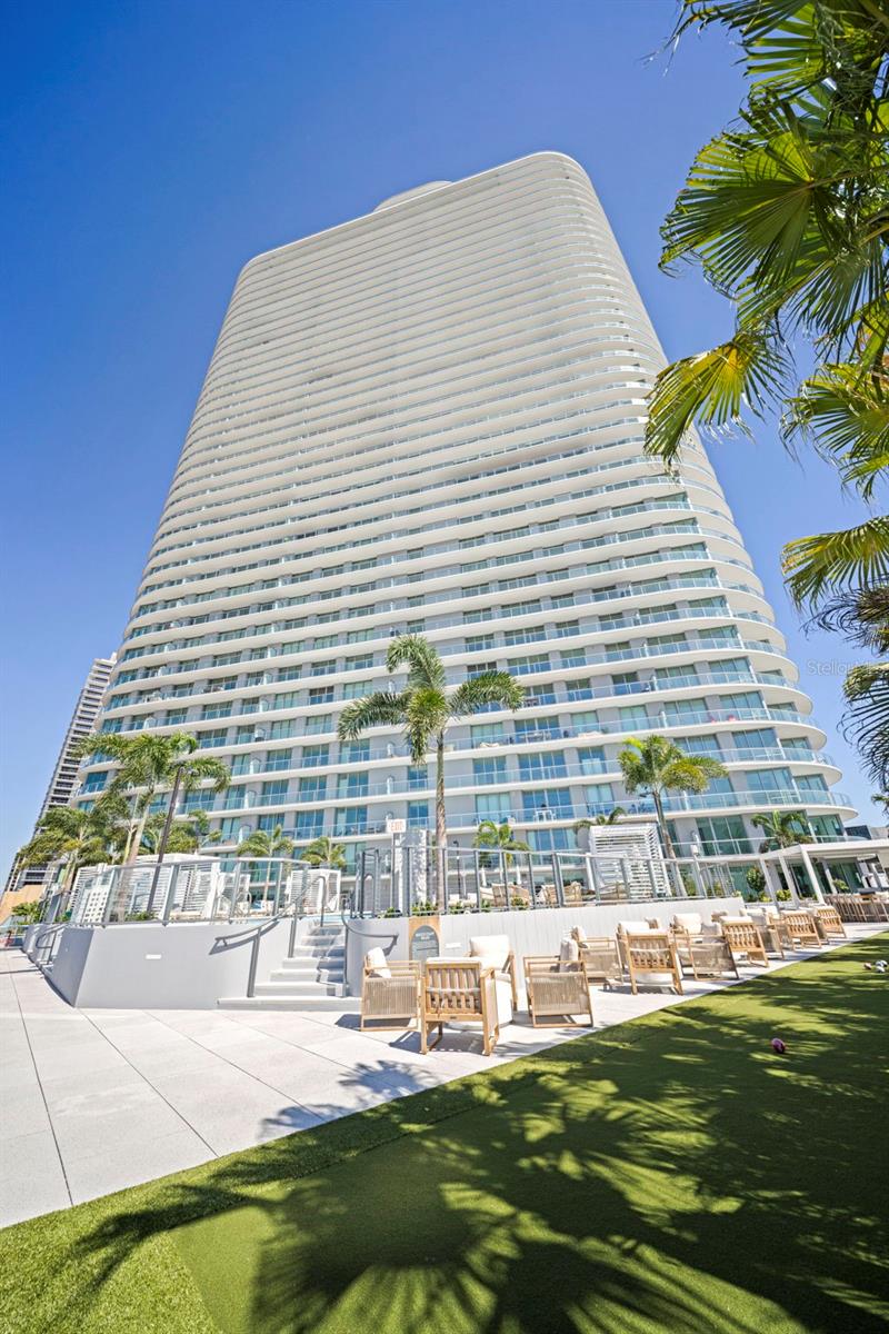 400 CENTRAL AVE #3906
