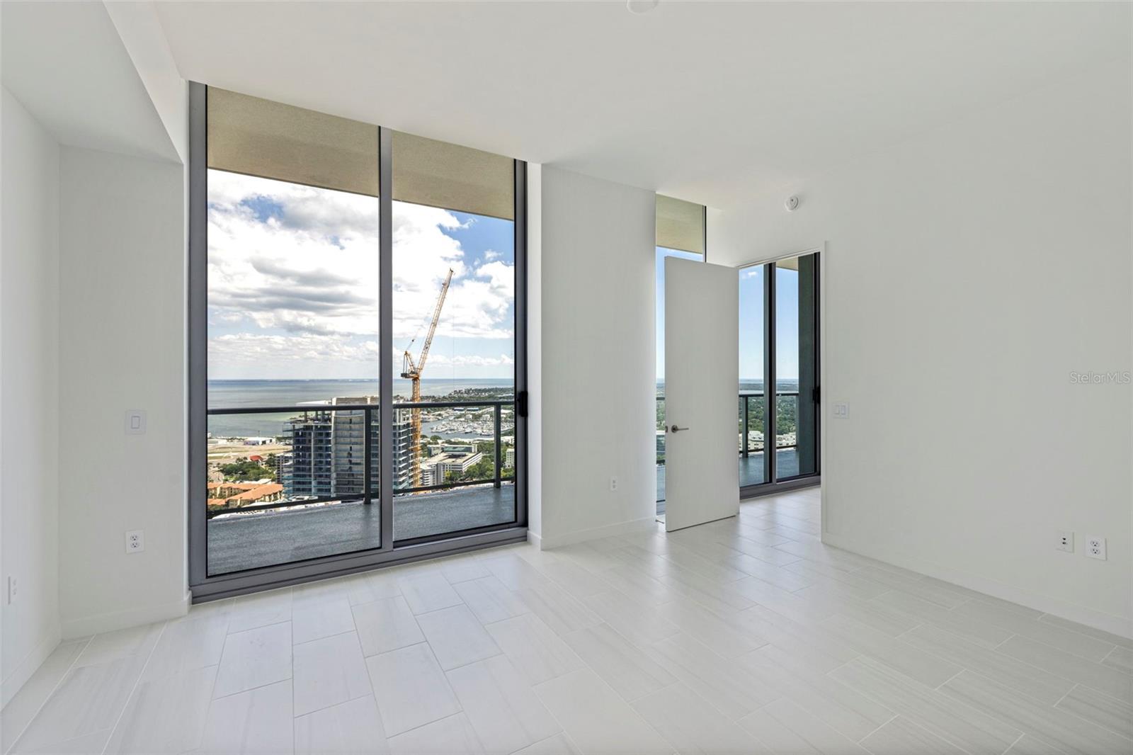 400 CENTRAL AVE #3906