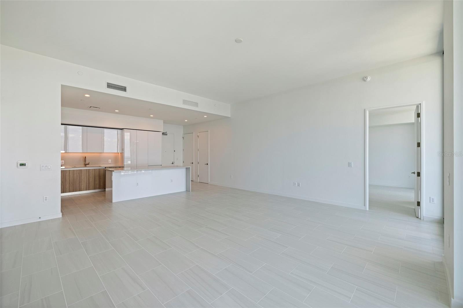 400 CENTRAL AVE #3906