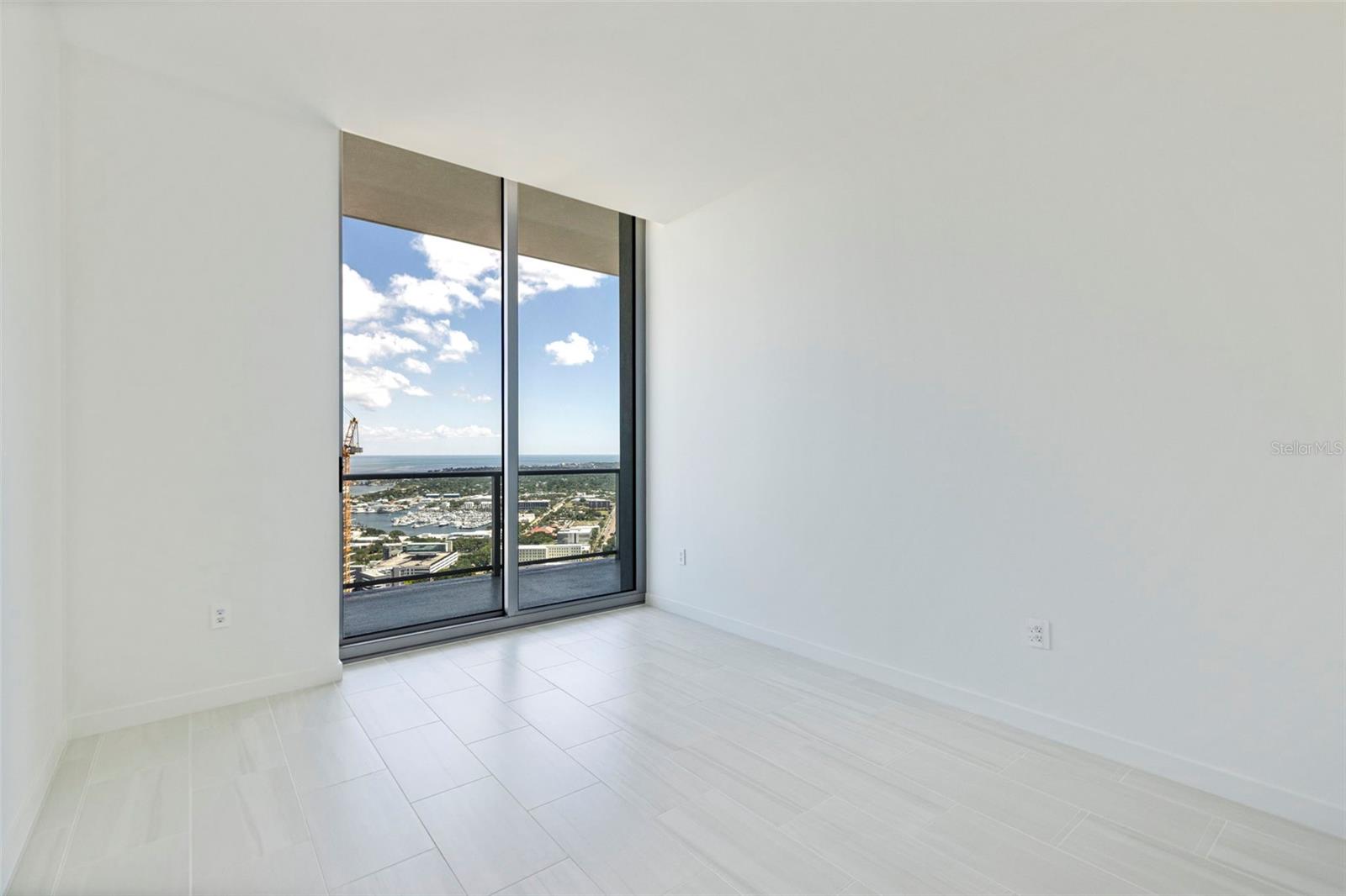 400 CENTRAL AVE #3906