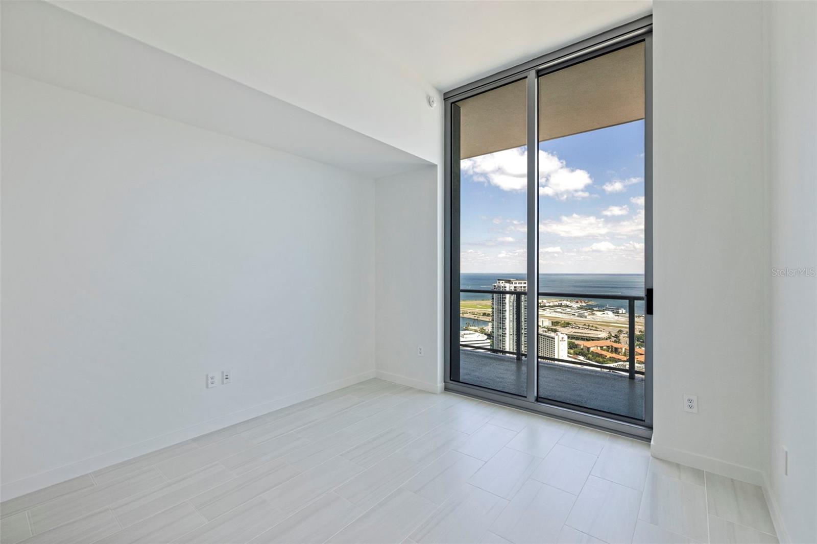 400 CENTRAL AVE #3906