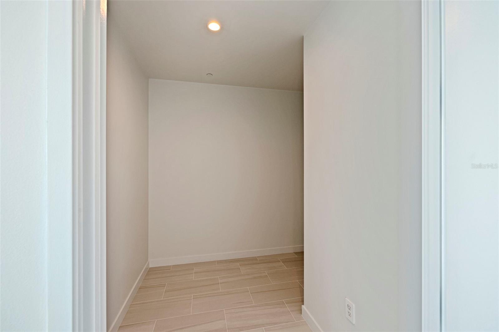 400 CENTRAL AVE #3906