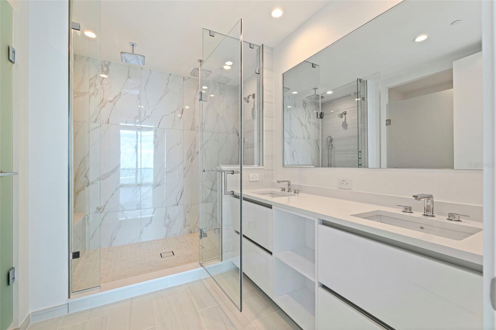 400 CENTRAL AVE #3906
