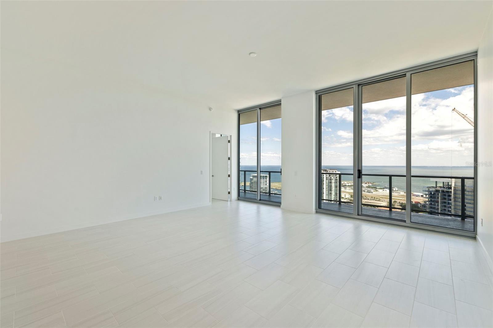 400 CENTRAL AVE #3906