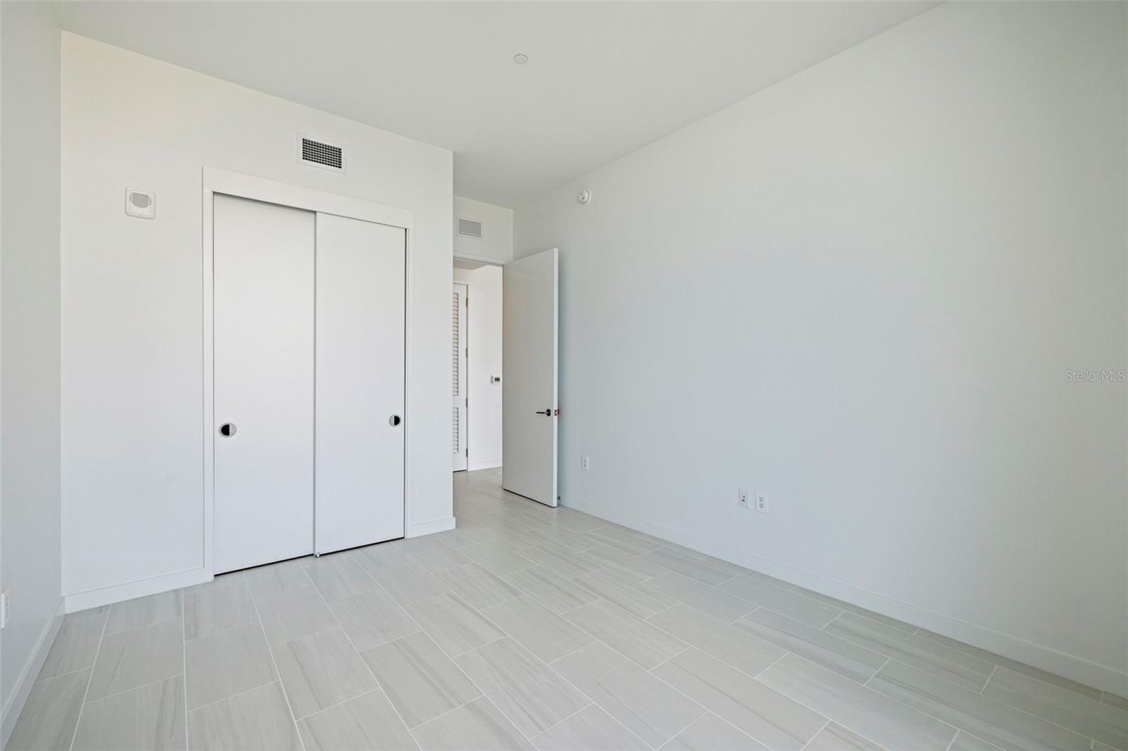 400 CENTRAL AVE #3906