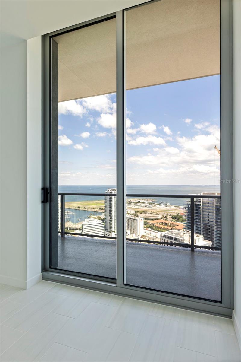 400 CENTRAL AVE #3906