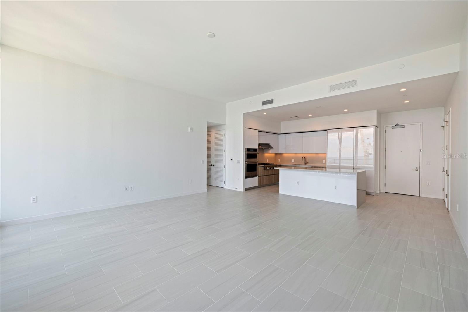 400 CENTRAL AVE #3906