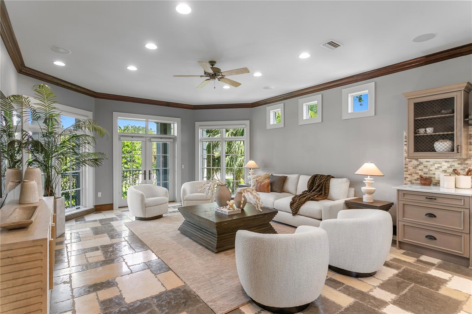 401 SNELL ISLE BLVD NE