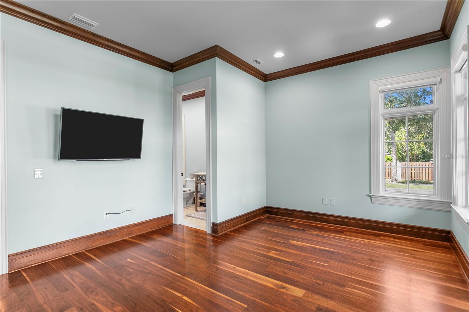 401 SNELL ISLE BLVD NE
