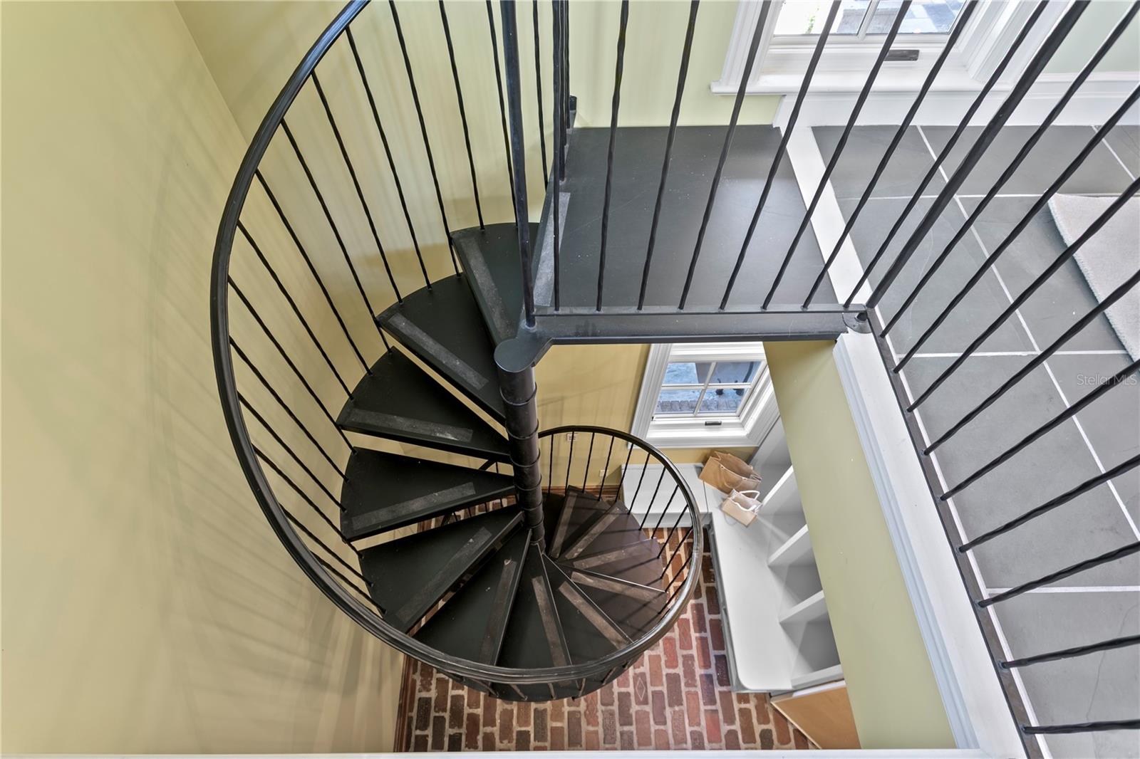 401 SNELL ISLE BLVD NE