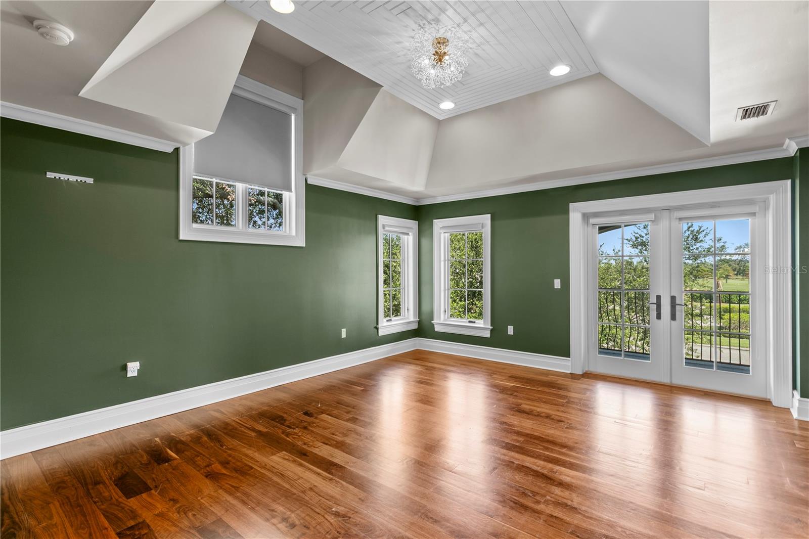 401 SNELL ISLE BLVD NE