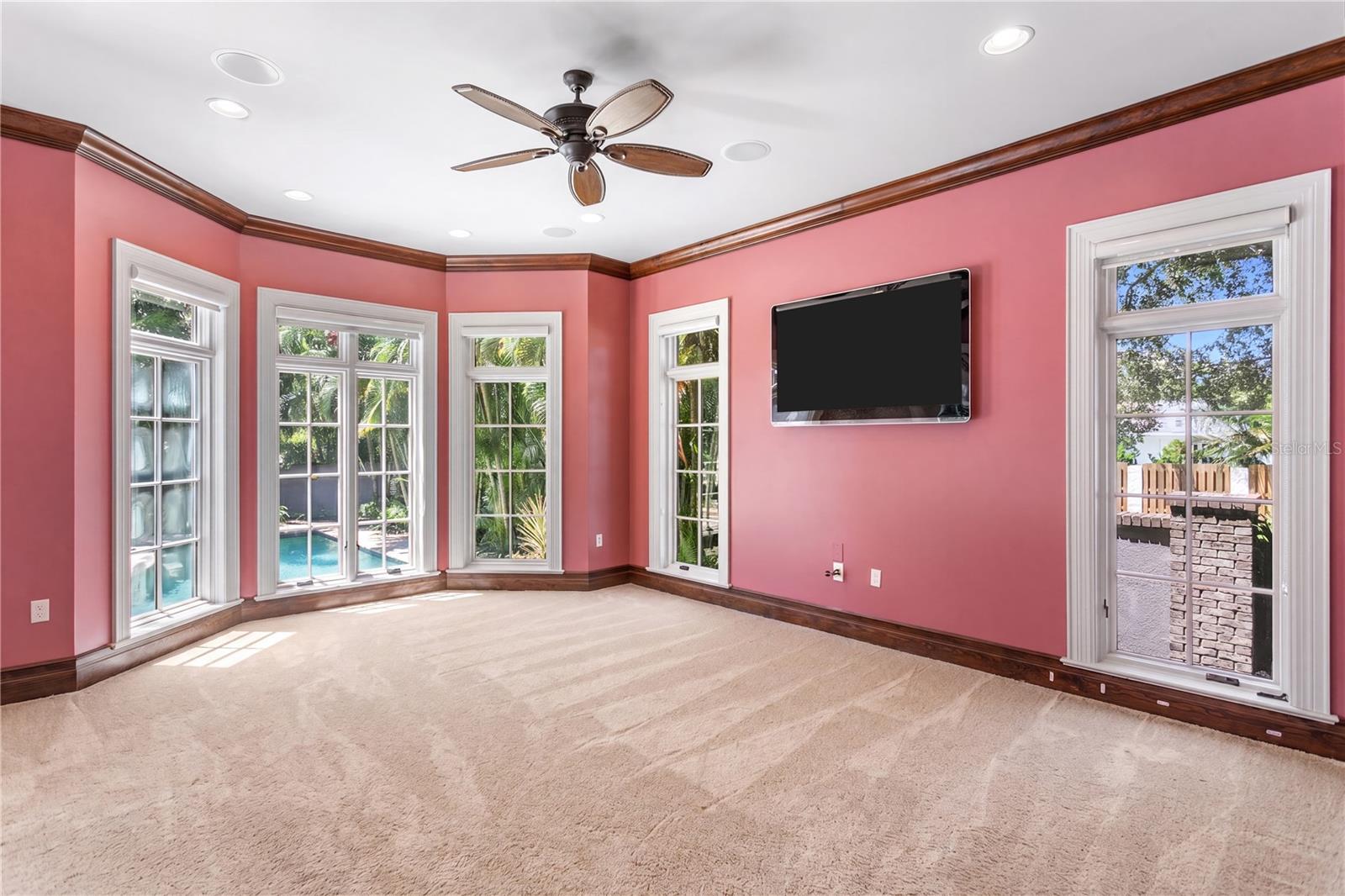 401 SNELL ISLE BLVD NE