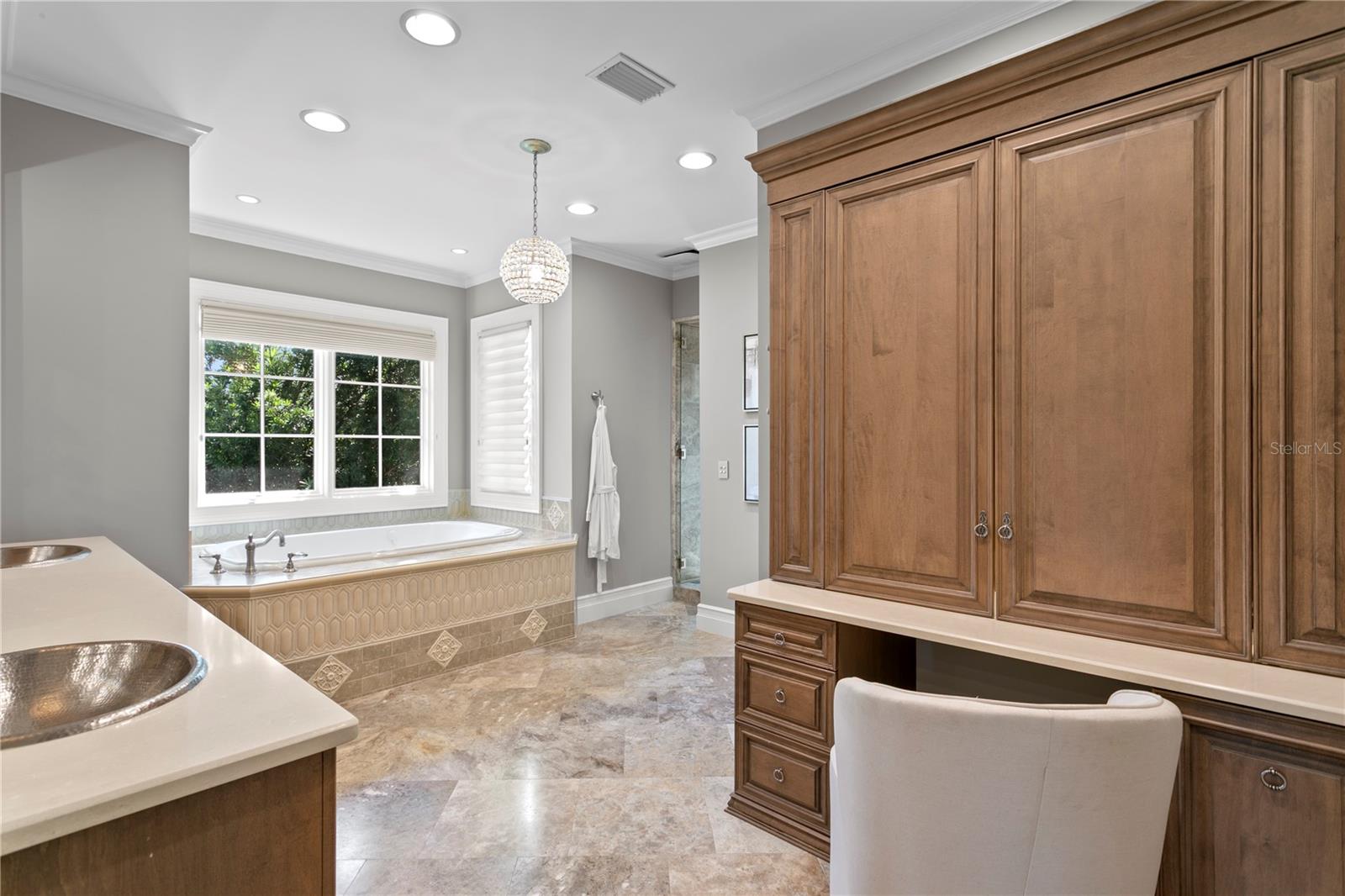 401 SNELL ISLE BLVD NE