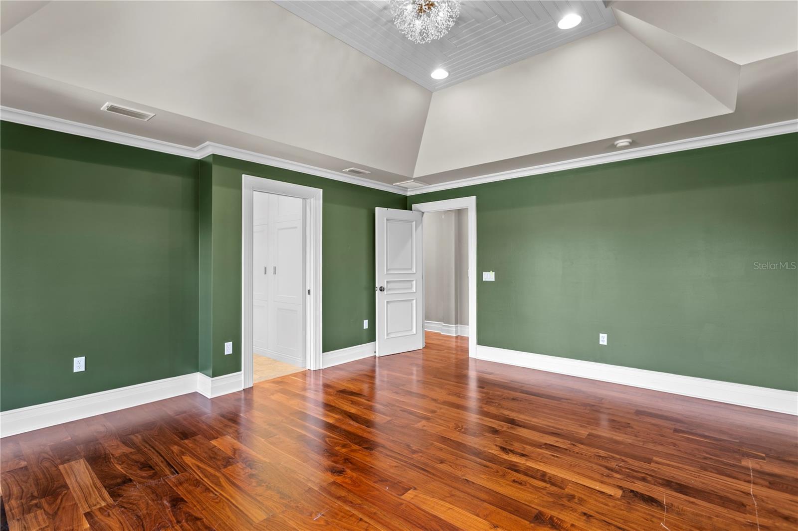 401 SNELL ISLE BLVD NE