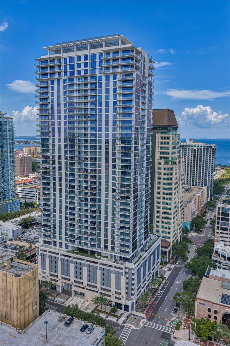275 1ST AVE S #3906