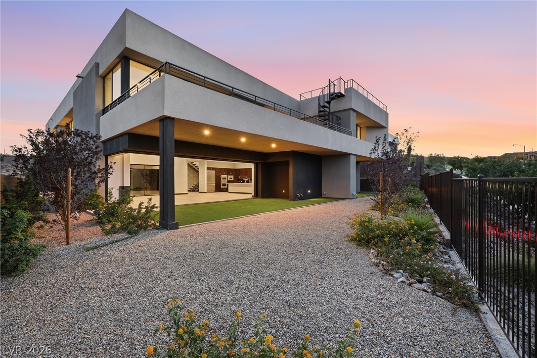 36 Rainbow Point Place